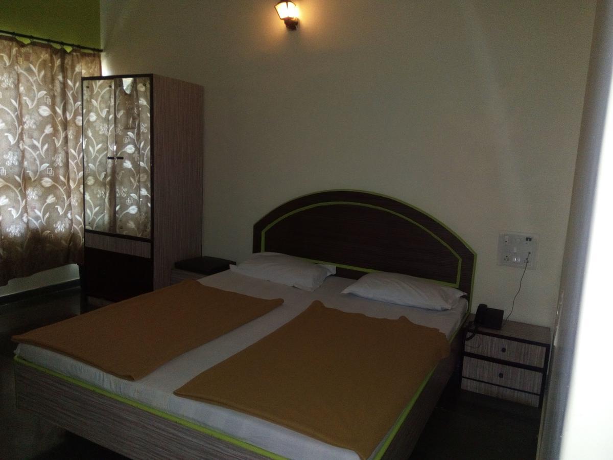 Hotel Guruji Alībāg Zewnętrze zdjęcie